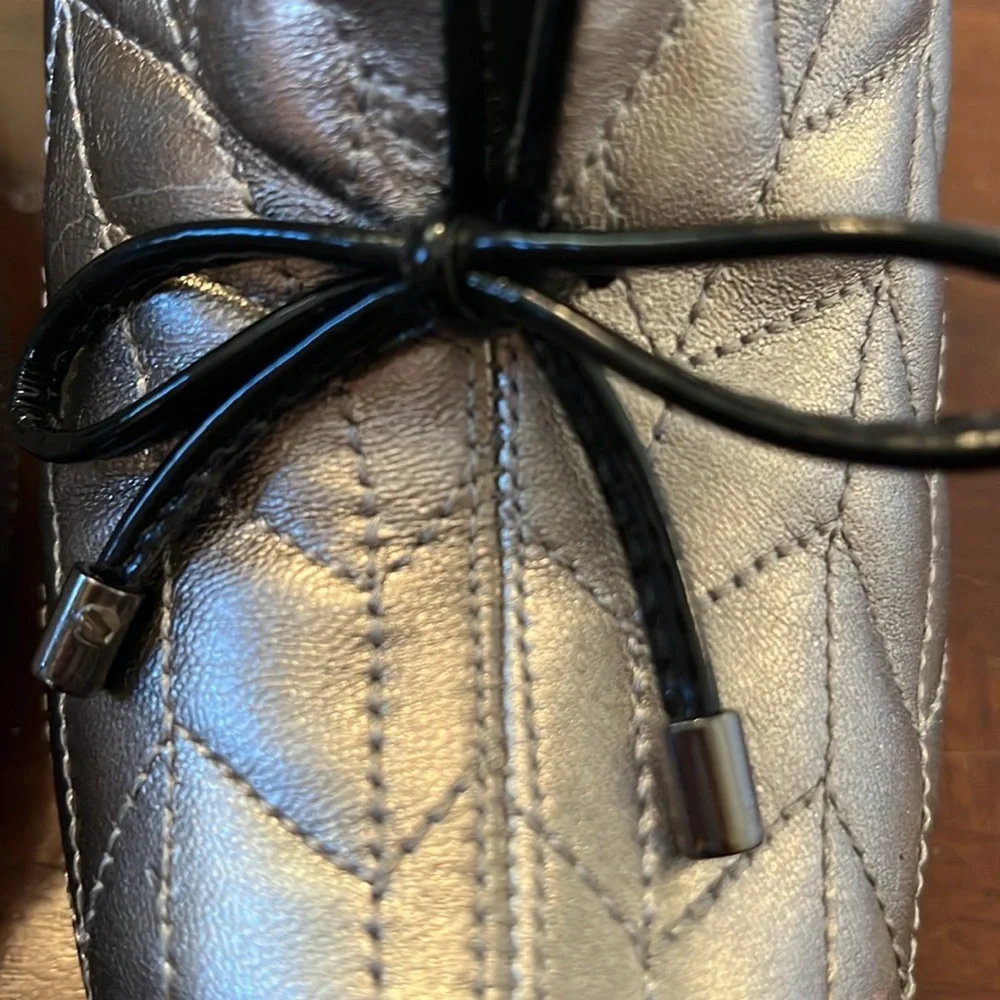 BCBG Sliver Quilted Leather Upper Boot 4” High Heels w/Black Tie Detail Size 7